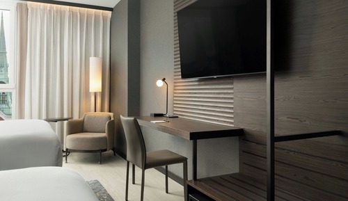 Room, 2 Queen Beds, Hearing Accessible (Roll-in Shower)