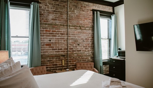 Signature Studio, 1 King Bed, Non Smoking, City View