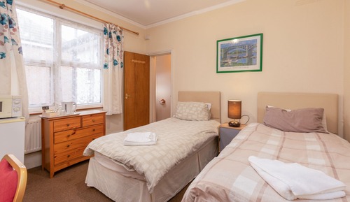 Basic Twin Room, Ensuite (Standard Twin Room)