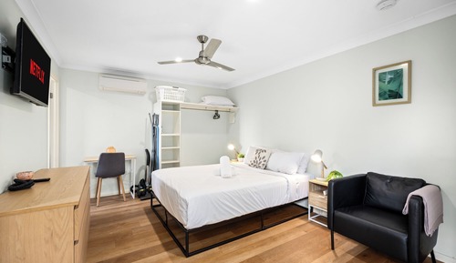 Superior Studio, 1 Queen Bed, Non Smoking, Kitchenette
