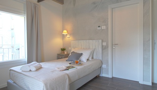 Single Room, Private Bathroom