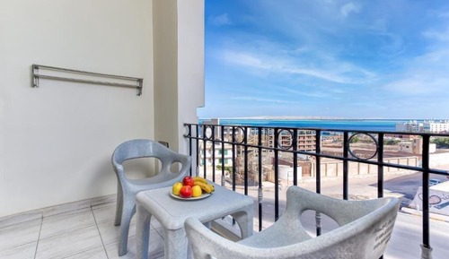 One-Bedroom Apartment with Sea View