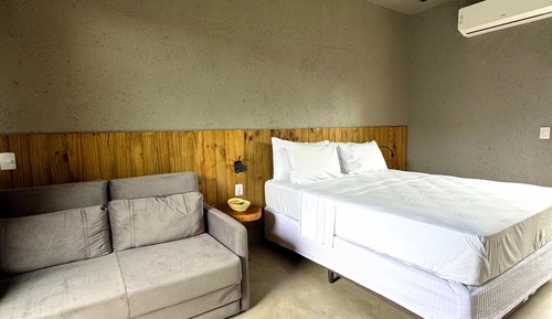 Comfort Room, Pool View