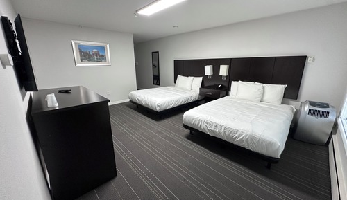 Standard Room, 2 Double Beds, Roll-in Shower