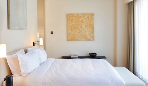 Luxury Suite, 1 King Bed, Private Bathroom, City View
