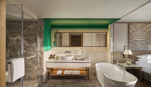 Premier Room, 1 King Bed, Mountain View