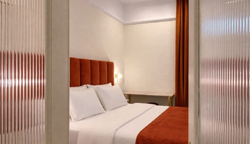 Two-Bedroom Flat with Spacious Bathroom - 90m²