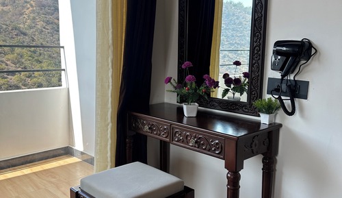 Luxury Room, Multiple Beds, Hill View