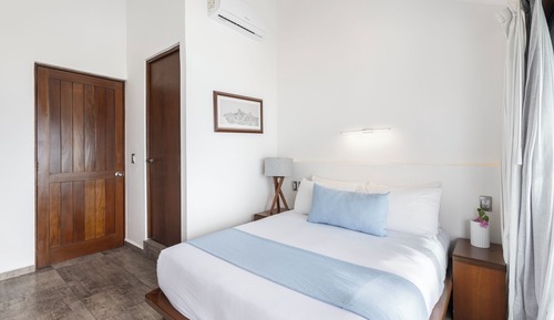 Luxury Suite, 1 Queen Bed, Private Bathroom, Sea View