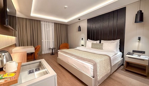 Deluxe King Room