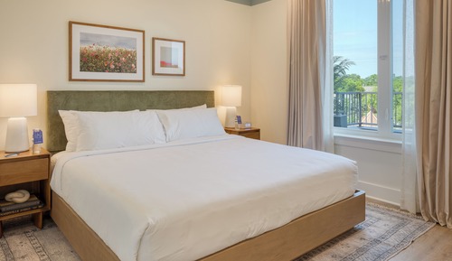 1 Bedroom Suite w/ Balcony