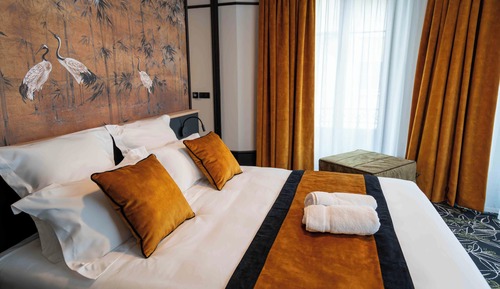 Standard Suite, 1 Queen Bed with Sofa bed, City View