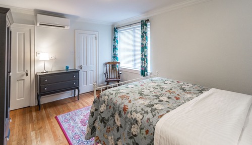 1937 Double Queen Room - Shared Bathroom
