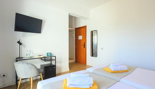 Economy Double Room, Bathtub