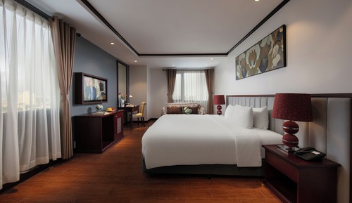 Executive Suite, City View