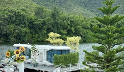 Family Room, River View