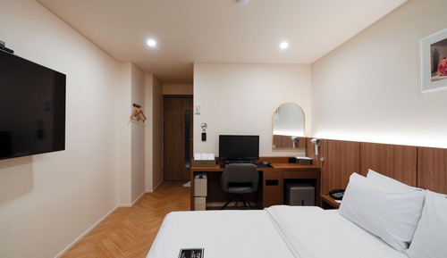 Standard Room, 1 Queen Bed, Non Smoking, Private Bathroom (온천수 제공)