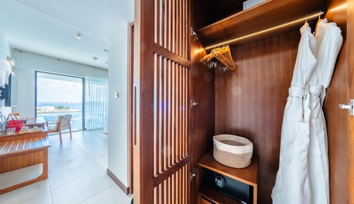 Superior Room, Connecting Rooms, Oceanfront (Deluxe)