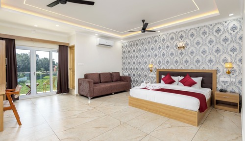 Deluxe Suite, City View