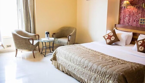 Super Deluxe with Bathtub