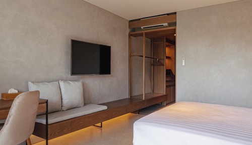Deluxe Room Pool View