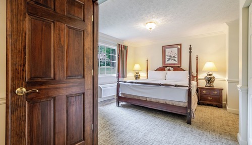King Fireplace Suite in Valley View Bldg