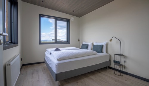 Cabin (Two-person Cabin with Hot Tub)