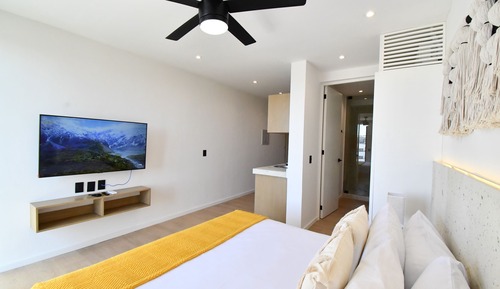 Standard Studio, Balcony
