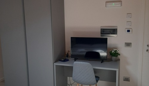 Comfort Double Room, 1 Queen Bed, Roll-in Shower