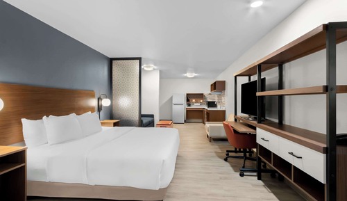 Suite, 1 King Bed, Non Smoking (Accessible Tub)