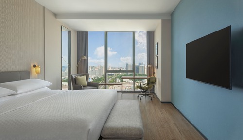 Superior Room, 1 King Bed, Mountain View