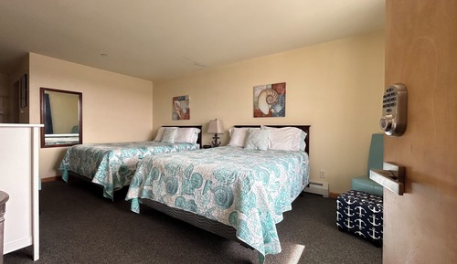 Room, 2 Queen Beds, Non Smoking, Partial Ocean View