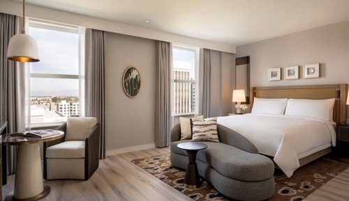 Deluxe Room, 1 King Bed, City View