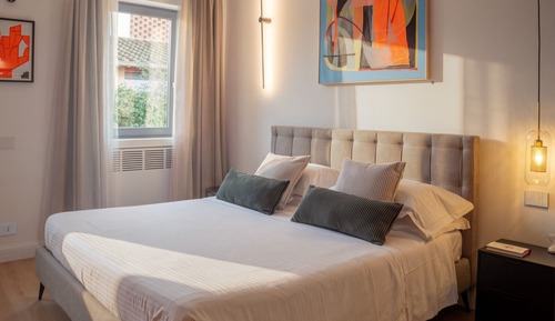 Suite, 1 King Bed with Sofa bed, Non Smoking, Garden View