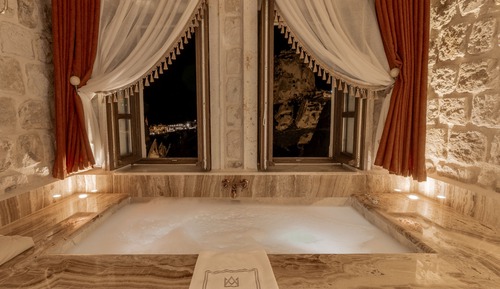 VR204 Stone Arched Private Suite