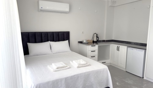 Room, Garden View
