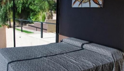 Deluxe Room, 1 King Bed, Patio, Mountain View