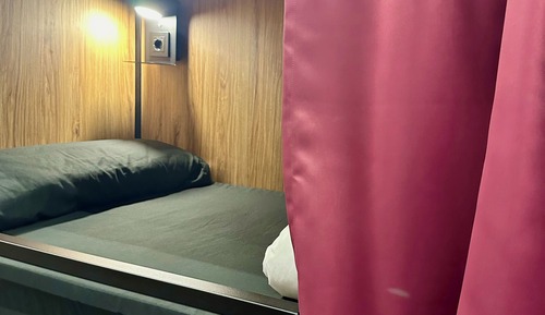 Private Room with 8 Beds
