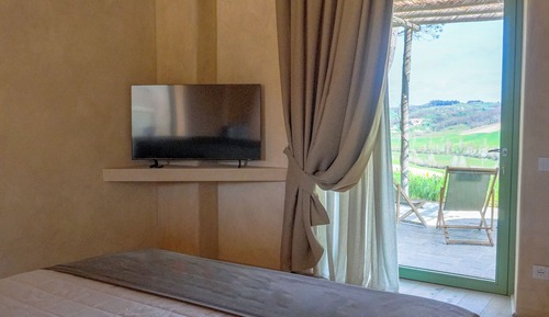 Junior Room, Garden View