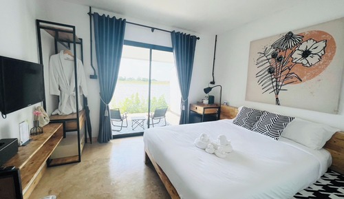 Room Feel Good, Pool View