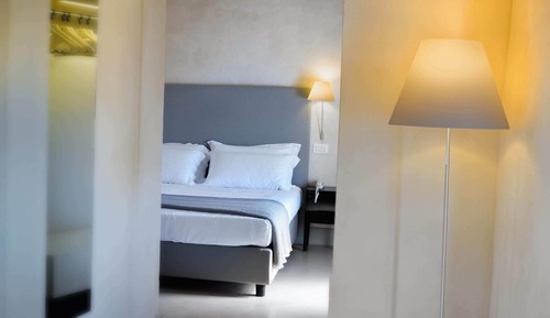 Romantic Room, Courtyard View