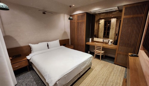 Comfort Room, Garden View