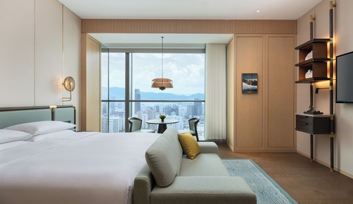 1 King Bed