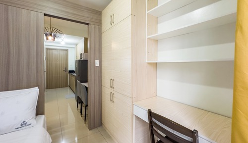 City Condo, 1 Queen Bed with Sofa bed, Pool View