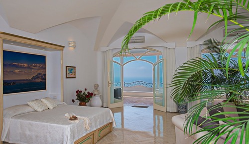 LUXURY VILLA