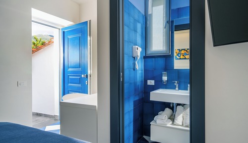 Economy Room, 1 Queen Bed, Private Bathroom, Sea View