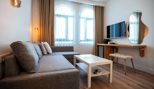 Deluxe Studio Suite