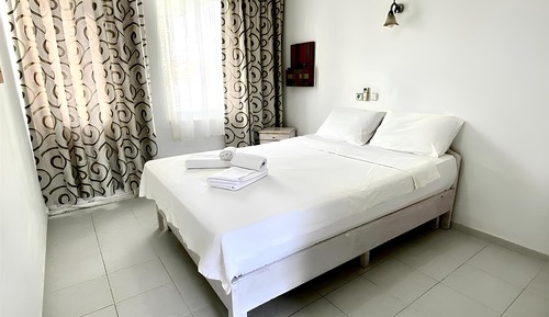 Economy Room