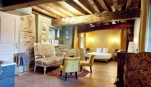 Deluxe Studio Suite, 1 Queen Bed, Non Smoking, Hot Tub