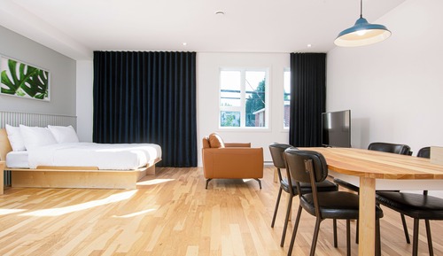 Studio - 1 queen bed